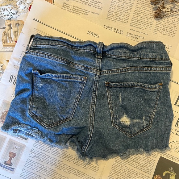 Old Navy distressed boyfriend jean shorts - Picture 3 of 4
